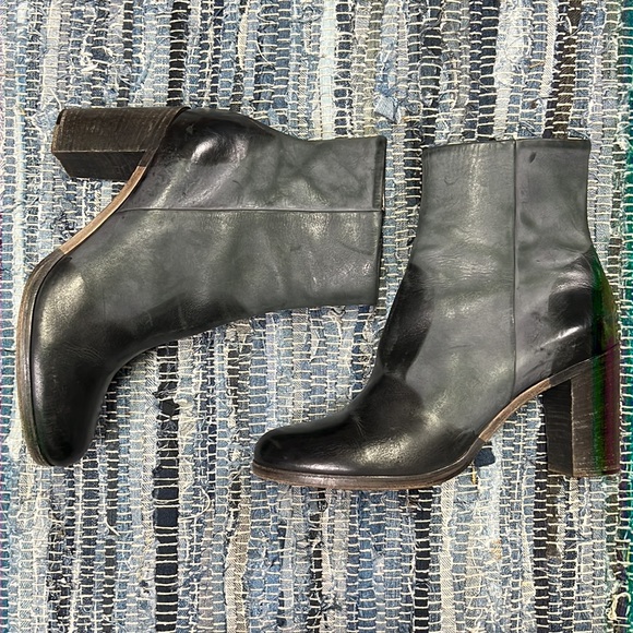 Elsa two tone leather heeled boots size 39 1/2 - Picture 2 of 11